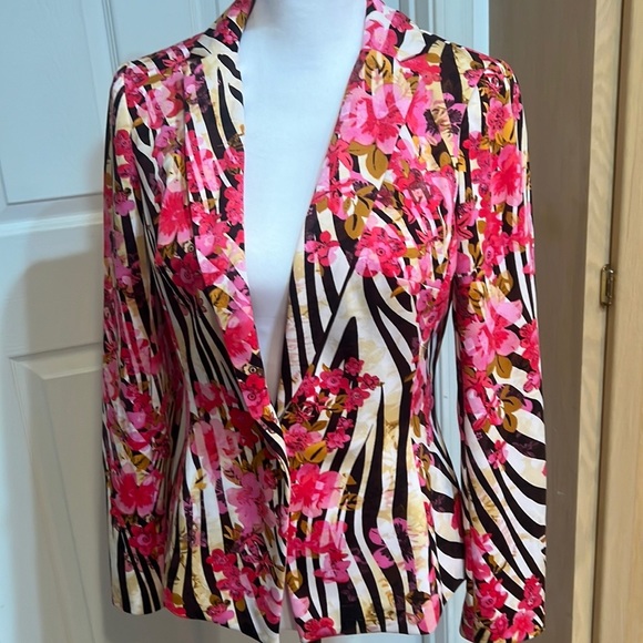 Beautiful print jacket. - Picture 5 of 6